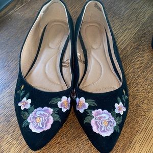 Lilac flower Embroidered flats